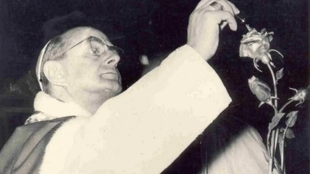 Imagem 678 001 do artigo Há 58 anos, Paulo VI oferecia a primeira rosa de ouro ao Santuário