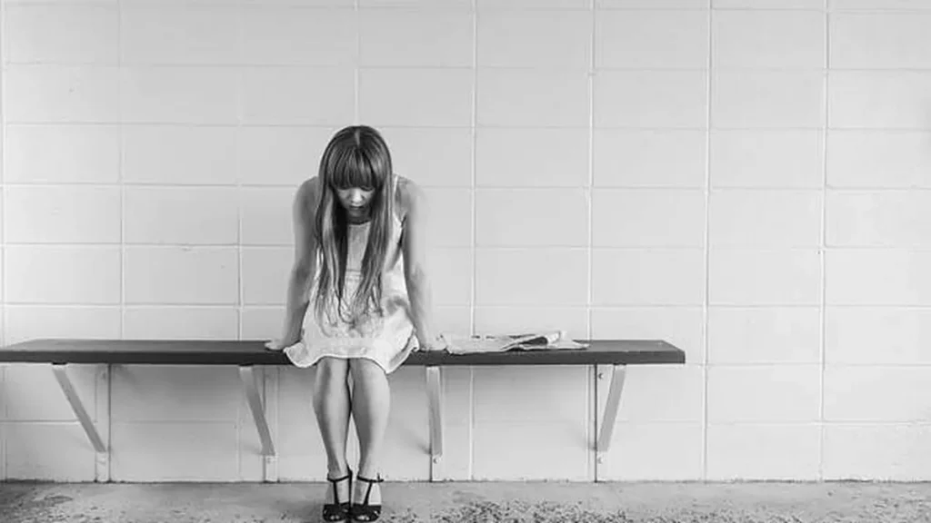 Imagem worried girl 413690 640 do artigo Psicóloga fala sobre o crescimento da depressão entre os jovens