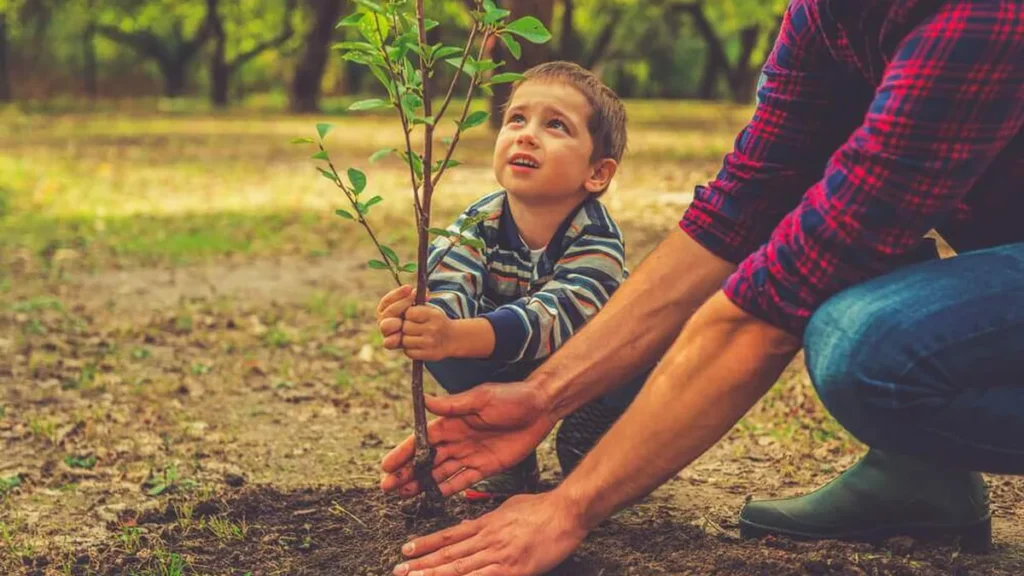 Imagem crianca plantando arvore do artigo Você sabe o que é Ecologia Integral?