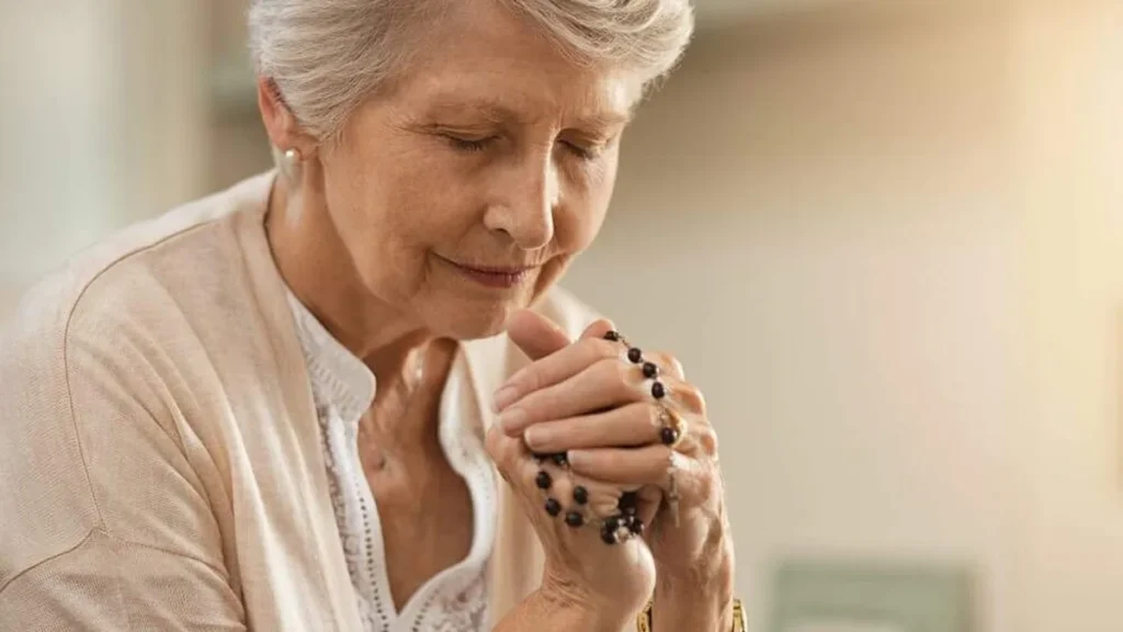 Imagem shutterstock senhora oracao do artigo a6d8d85f-de6c-4559-ade8-6c55c2b5c935