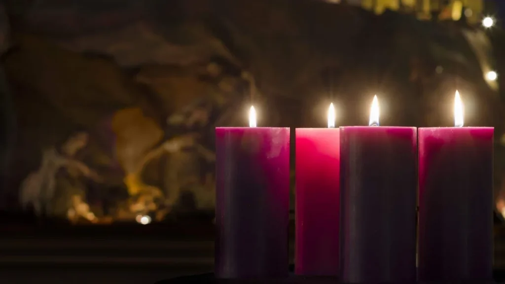 Imagem Velas do Advento acesas do artigo Conheça quem criou o tempo do Advento como vivemos hoje