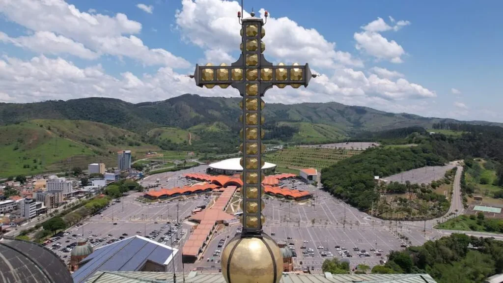 A Cruz da Torre Brasília, ponto mais alto do complexo basilical