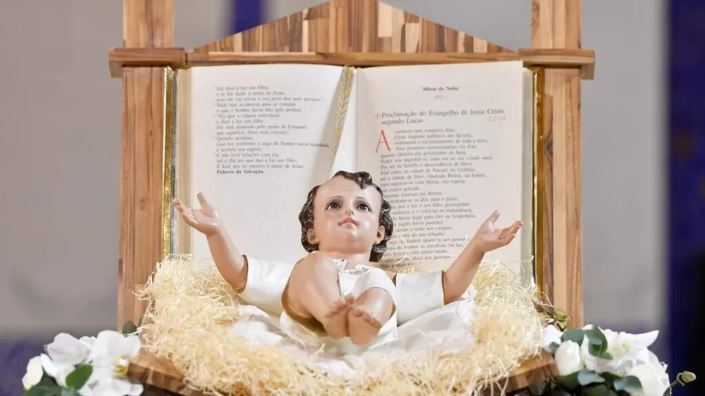 Imagem Menino Jesus e evangeliario do artigo Advento: de Esperança em Esperança