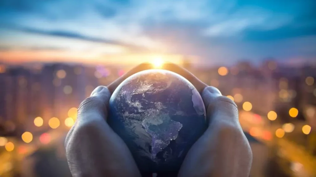 Imagem maos segurando o globo terrestre do artigo Dogmas da Igreja: a conservação do mundo