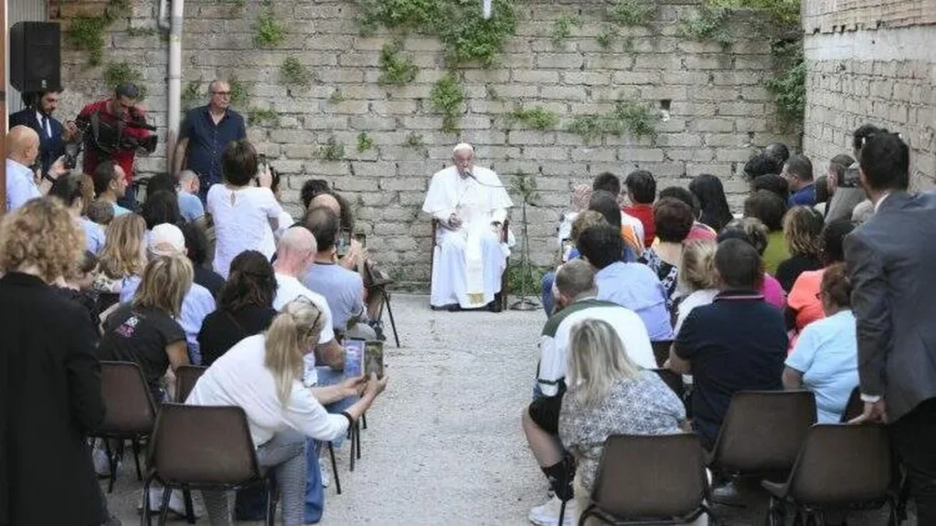 Imagem papa francisco na periferia de roma do artigo Papa Francisco encontra fiéis na periferia de Roma