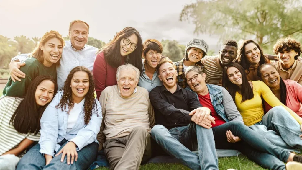 Imagem idosos e jovens juntos e convivendo bem do artigo Velhice: fim da linha ou um novo começo possível?