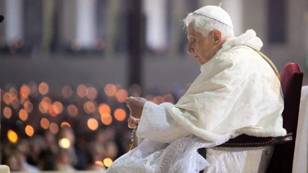 Imagem Papa Bento XVI terco do artigo O legado de fé e humildade de Bento XVI