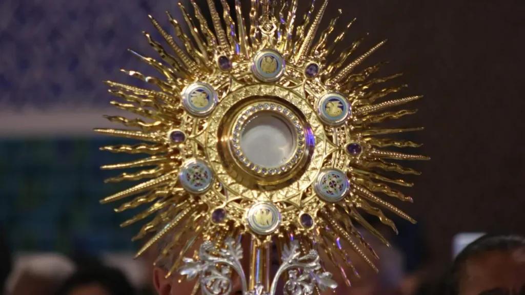 Imagem ostensorio usado durante novena da tarde da novena da padroeira 2025