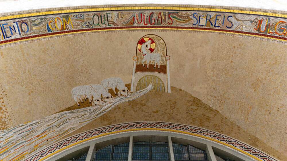 Mosaico da Fachada Oeste: O Cordeiro