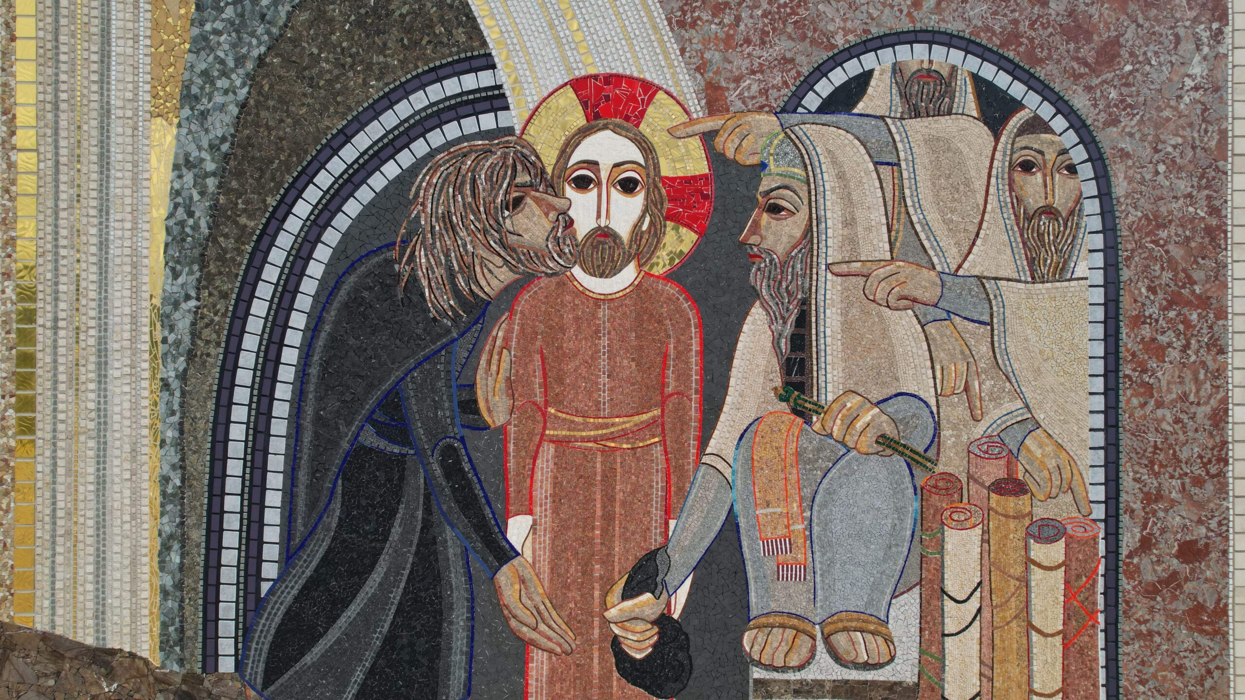 Mosaico da Fachada Sul: Traído por Judas, Jesus é preso e condenado