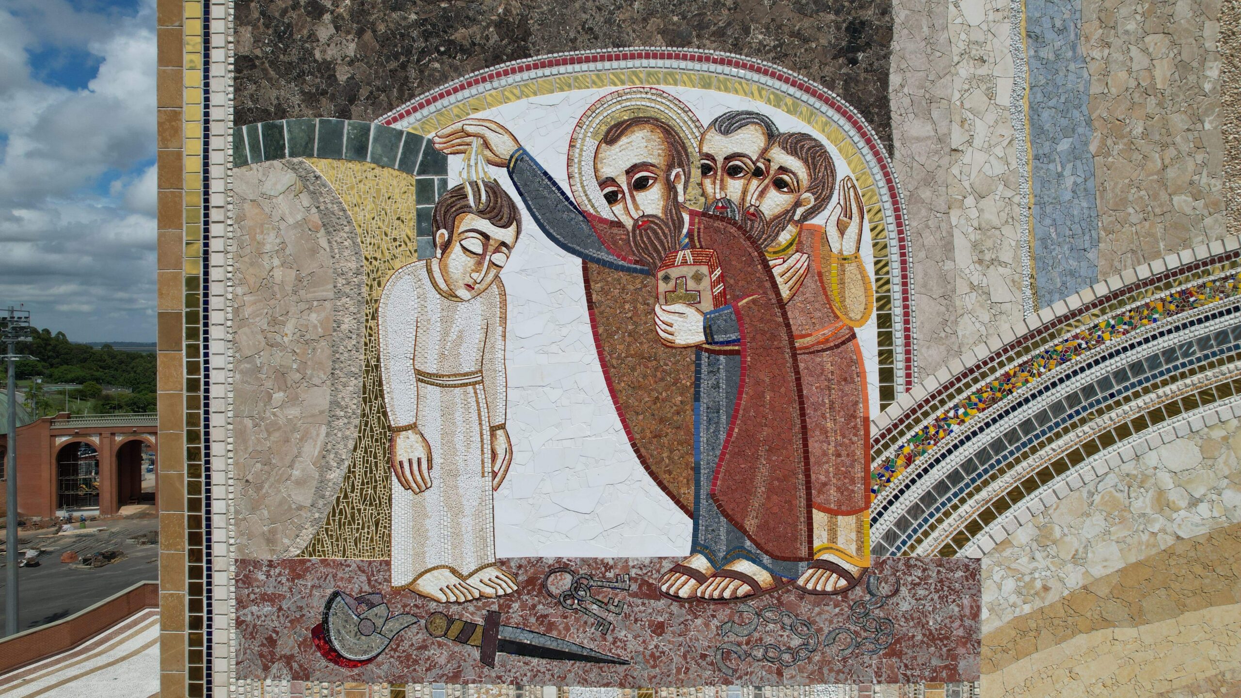 Mosaico da Fachada Sul: São Paulo, liberto por Deus do cárcere, batiza o chefe da prisão