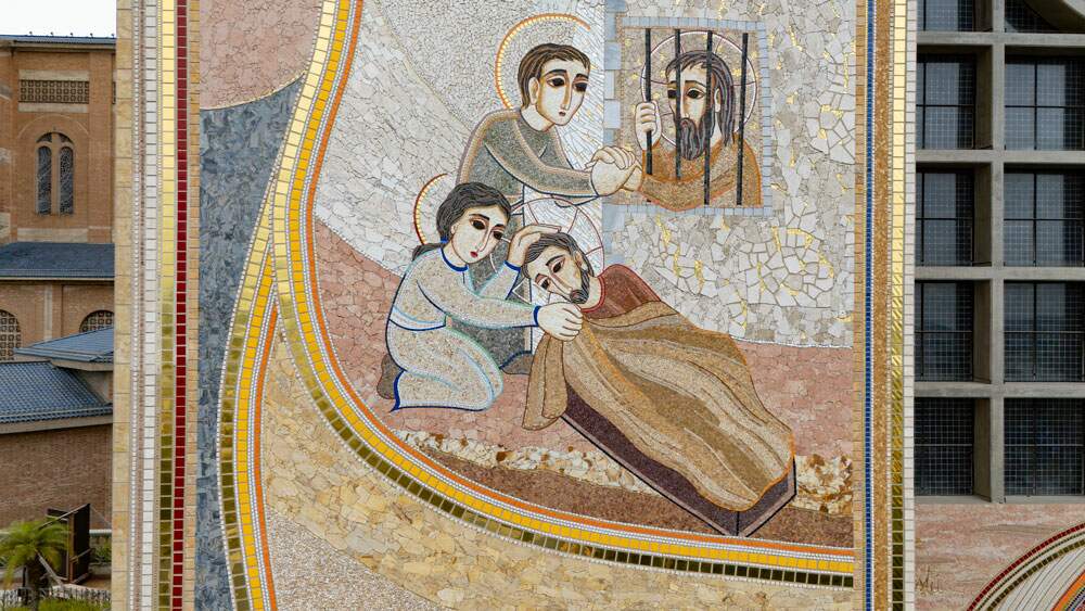 Mosaico da Fachada Oeste: Estava doente, na prisão e me visitaram