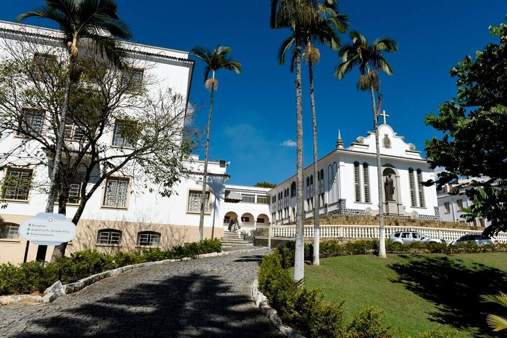 Entrada do estacionamento da portaria da Casa de Hospedagem e Seminário Santo Afonso — foto 14 de 15