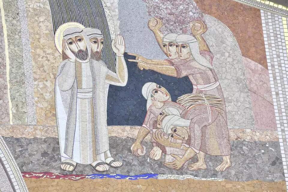 Mosaico da Fachada Norte: A rebelião dos hebreus contra Moisés e Aarão