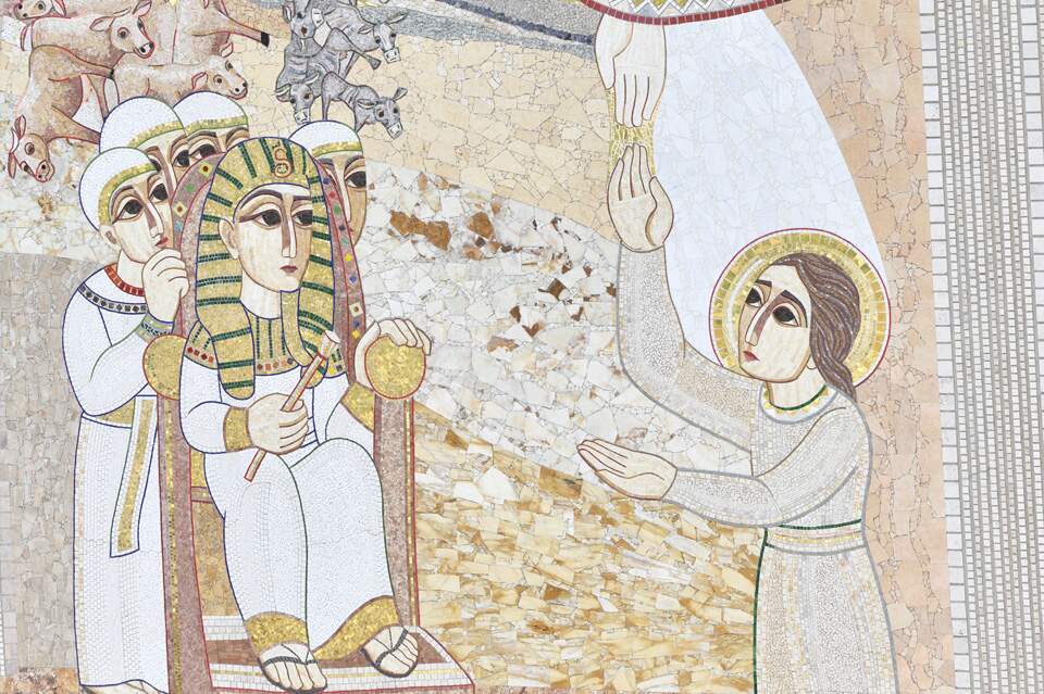 Mosaico da Fachada Norte: José explica ao Faraó as mensagens de Deus em seus sonhos (Gn 40,1–41,36