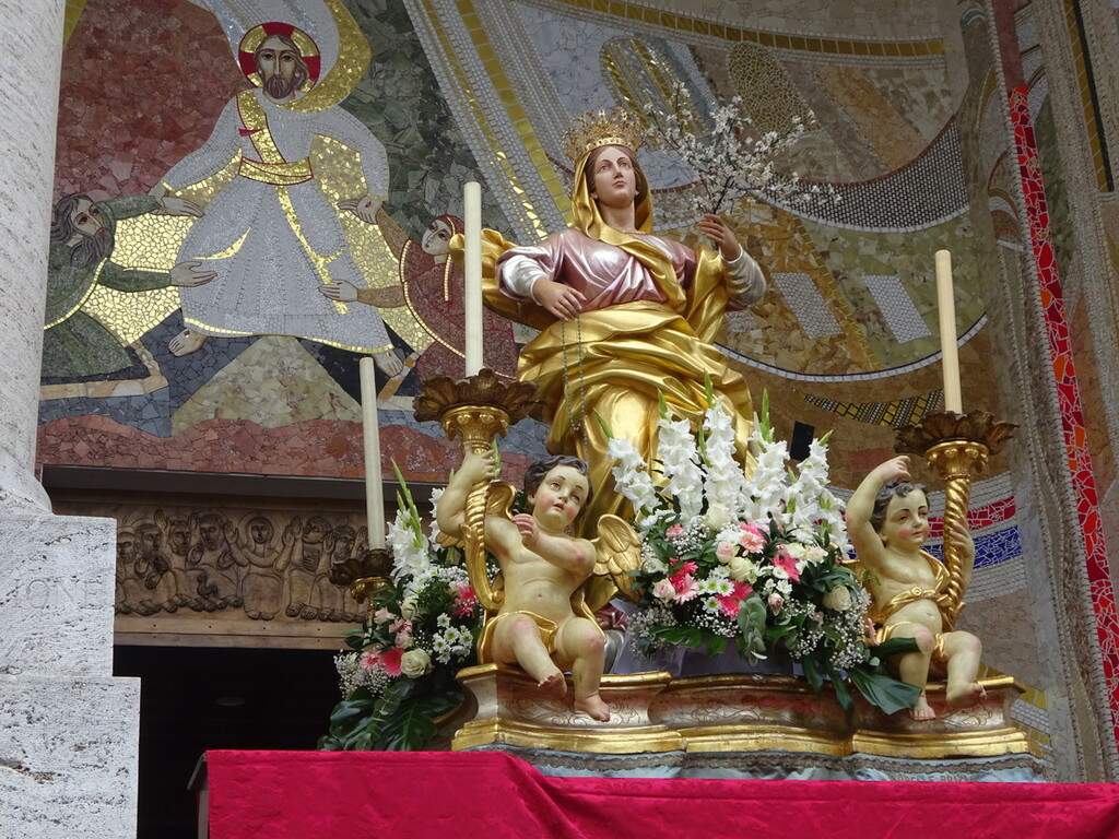 Nossa Senhora das Flores e seu zelo de Mãe