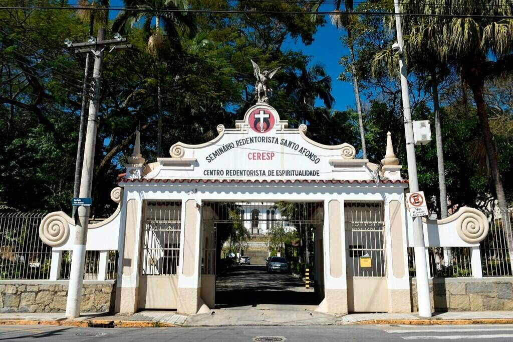Portão de acesso à entrada da Casa de Hospedagem e Seminário Santo Afonso — foto 8 de 15