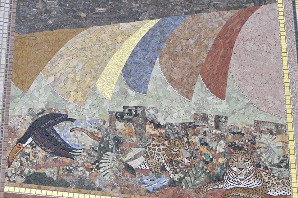 Mosaico da Fachada Leste: A terra oferecida ao homem como domicílio agora é sepultura