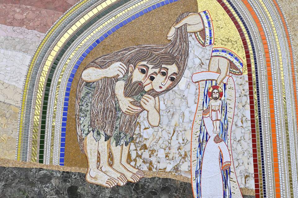 Mosaico da Fachada Leste: O Senhor Deus fez para o Homem e sua Mulher túnicas de pele, e os vestiu