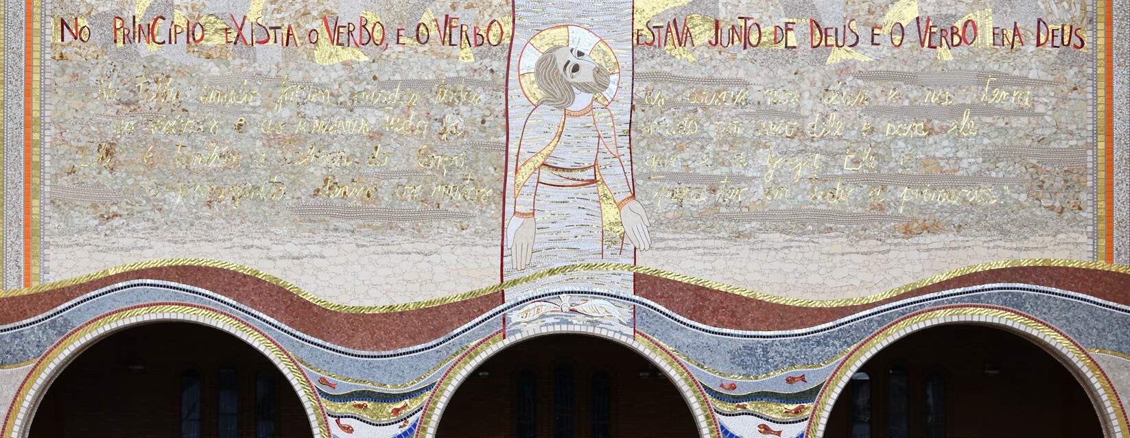 Mosaico da Fachada Leste: A Palavra se faz visível (1 de 2)