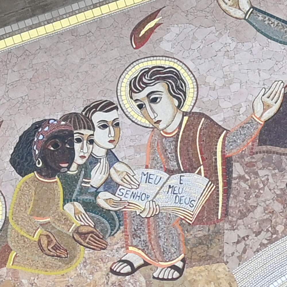 Mosaico da Fachada Sul: Jesus sobe aos céus e envia o Espírito Santo (3 de 13)